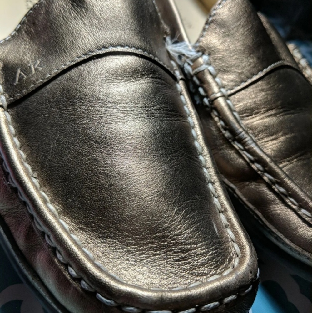 Anne Klein iflex gold loafers sz 7.5